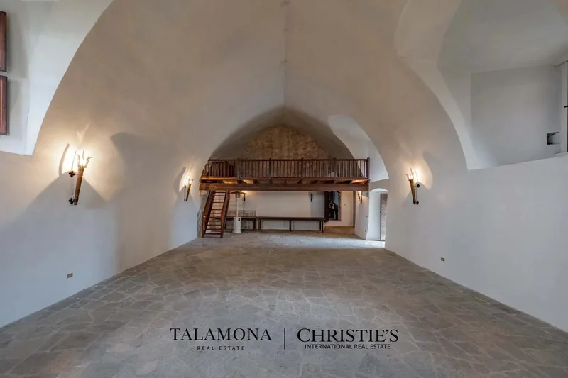 Montalto Dora, Italy. - Photo 31