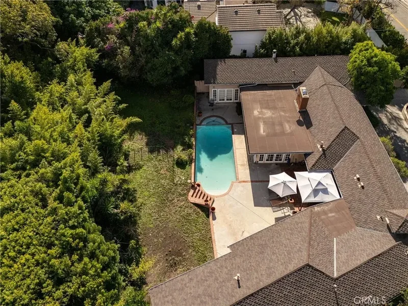 2072 Coldwater Canyon, Beverly Hills, California, United States. - Photo 25