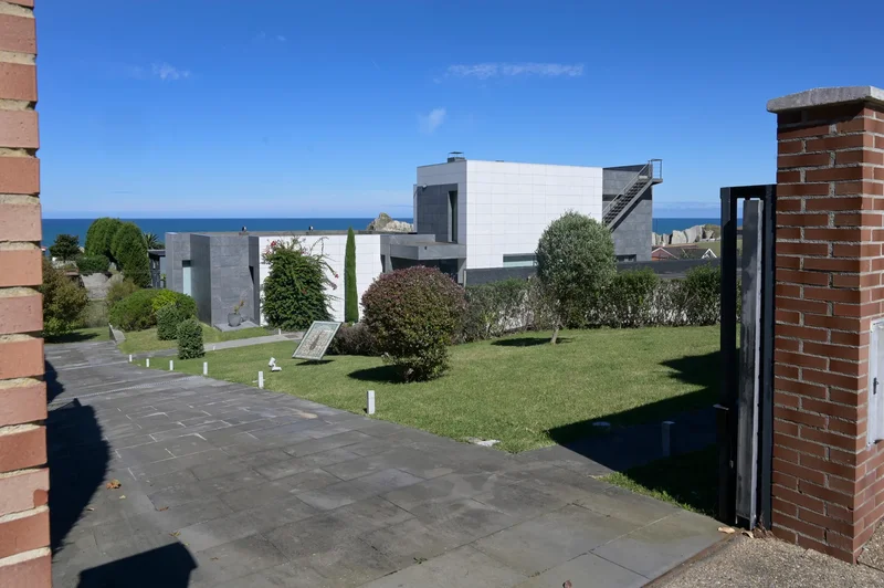 LIENCRES. Somocuevas, Pielagos, Cantabria, Spain. - Photo 43