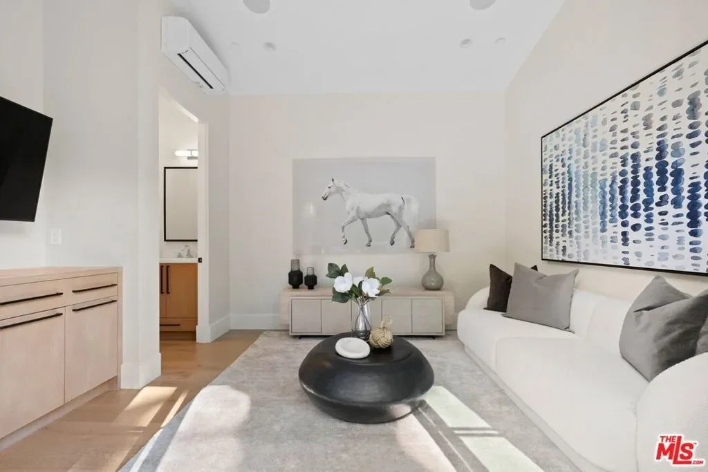 15125 Valley Vista Boulevard, Los Angeles, California, United States. - Photo 22