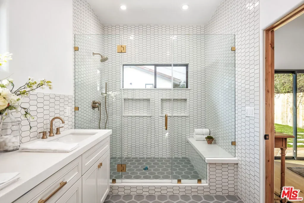 913 S Mullen Avenue, Los Angeles, California, United States. - Photo 9