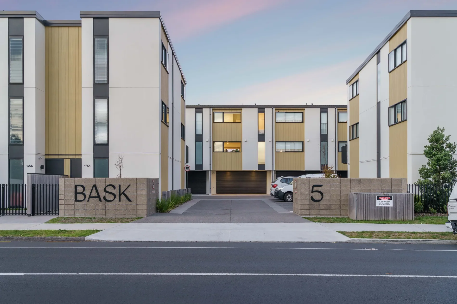 Exterior photo 8