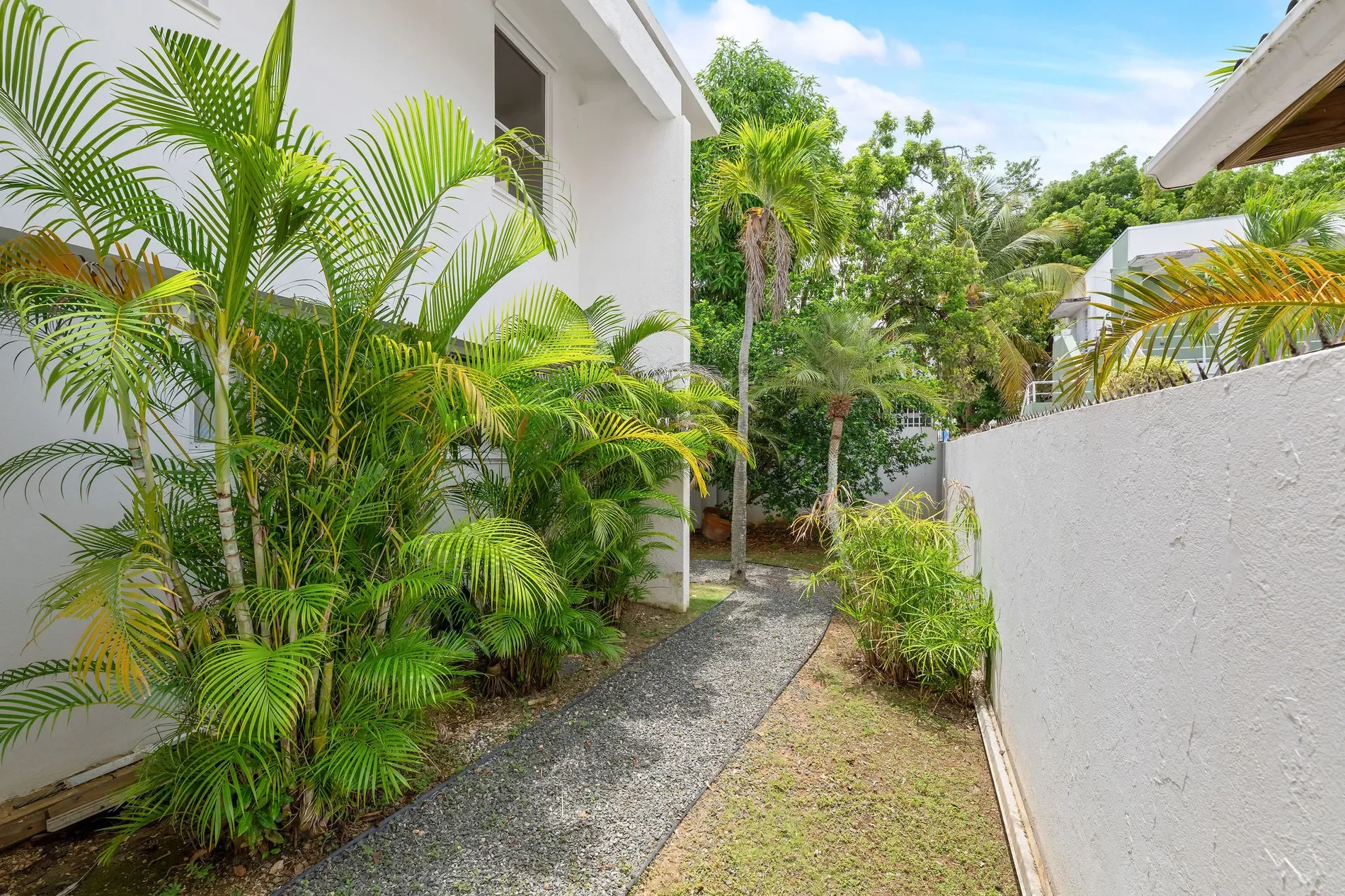 Exterior photo 10