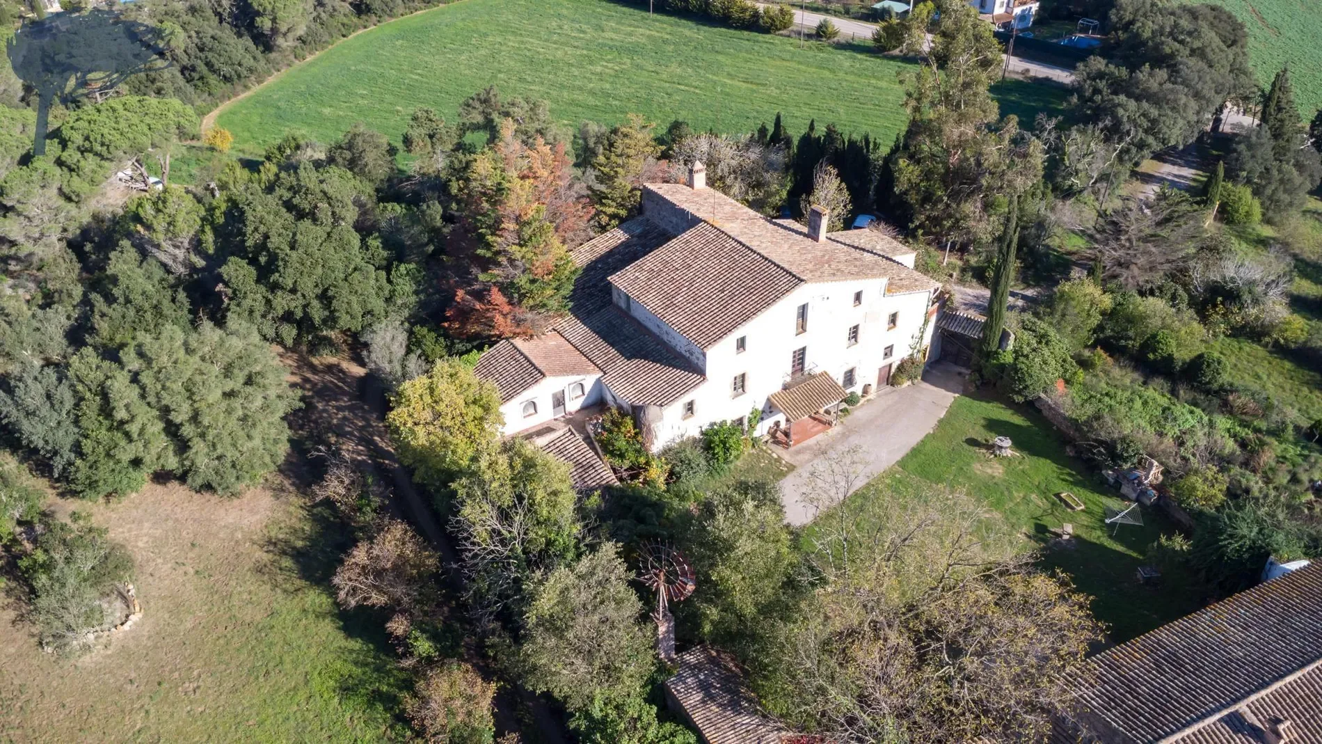 Exterior photo 6