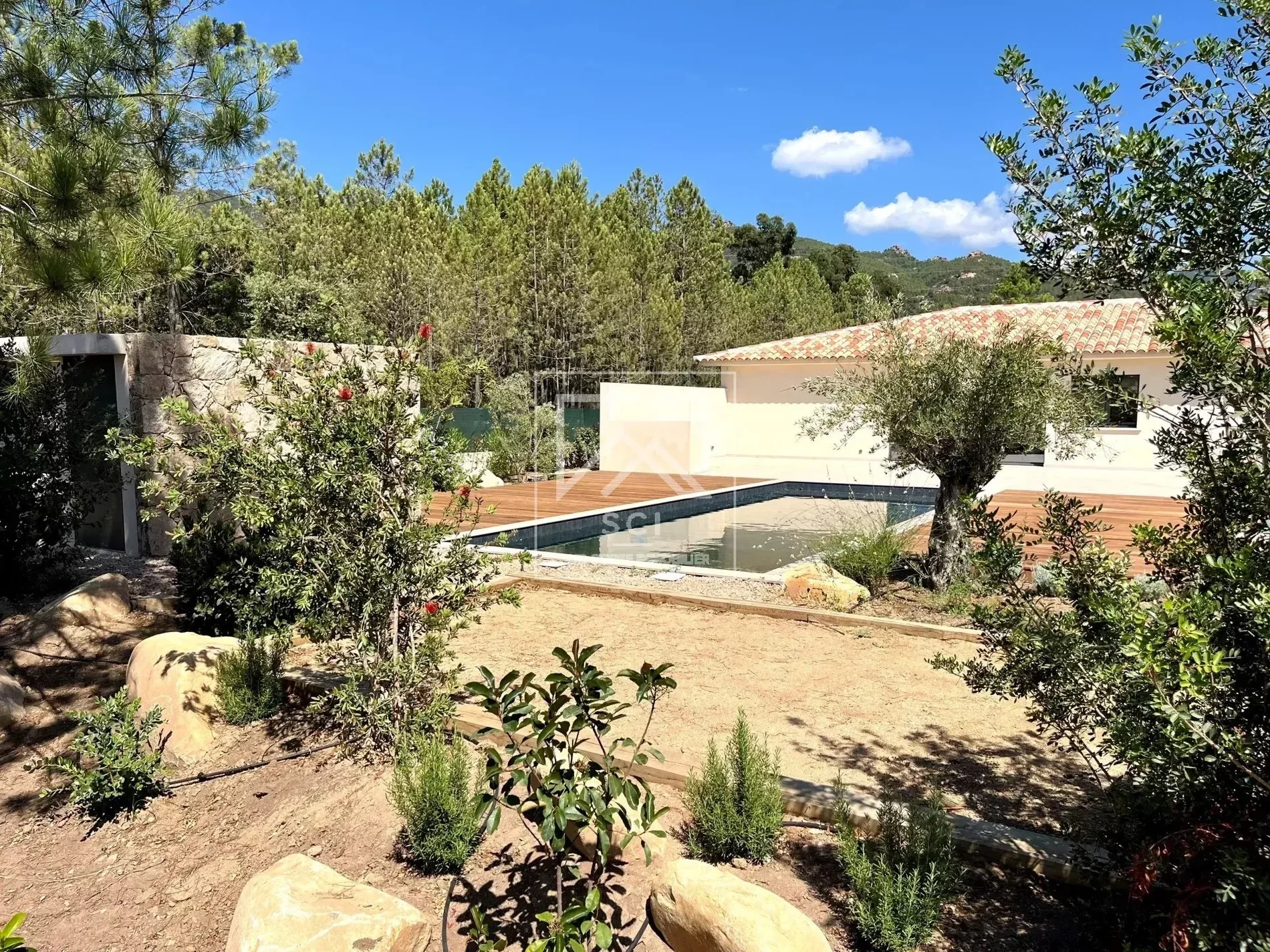 Exterior photo 7