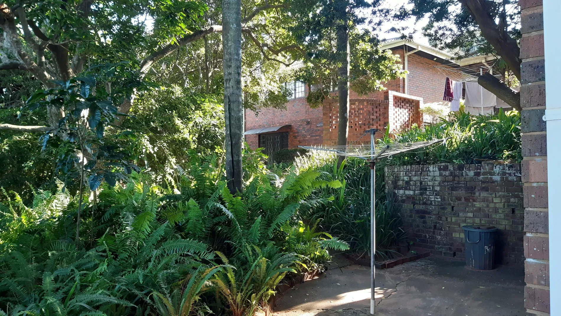Exterior photo 2