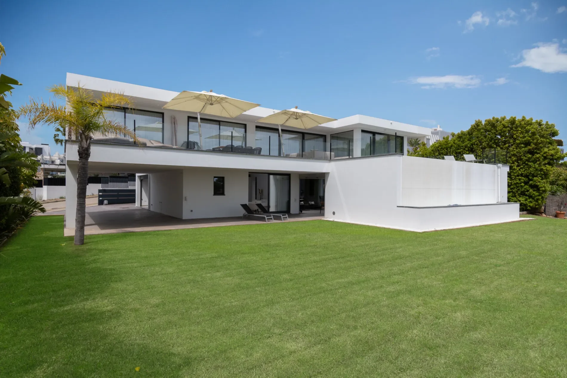Exterior photo 5