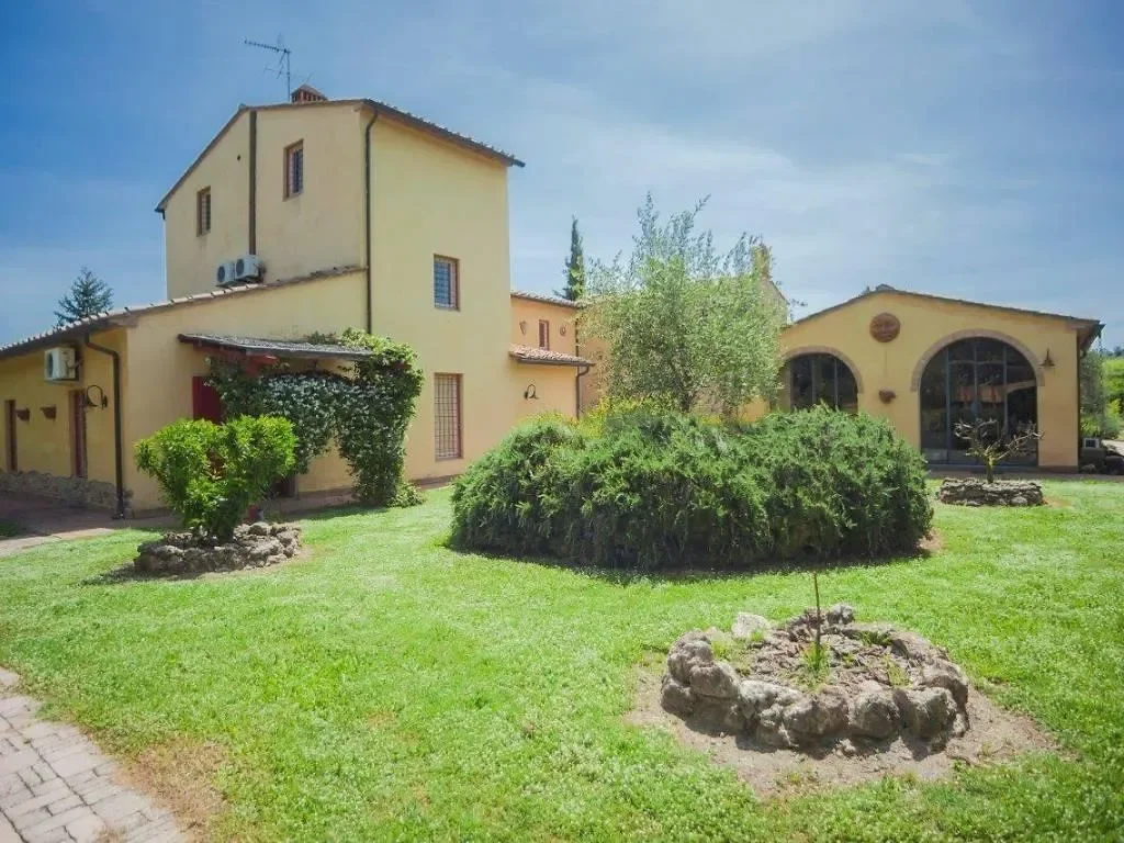 Exterior photo 3