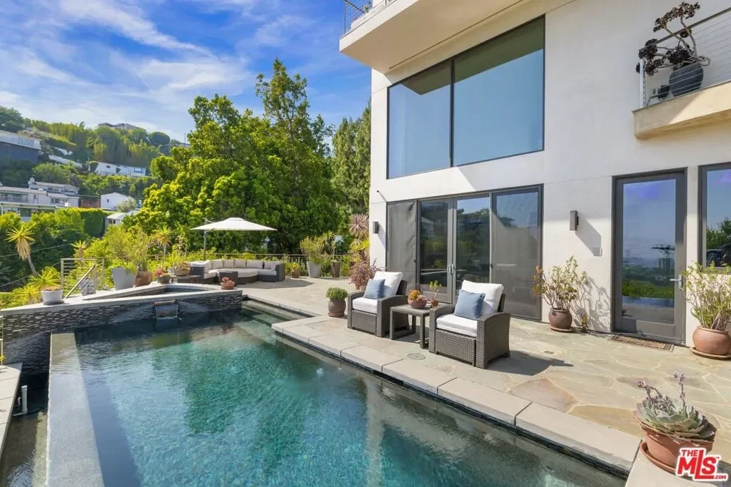 1573 Sunset Plaza Drive, Los Angeles, California, United States. - Photo 5