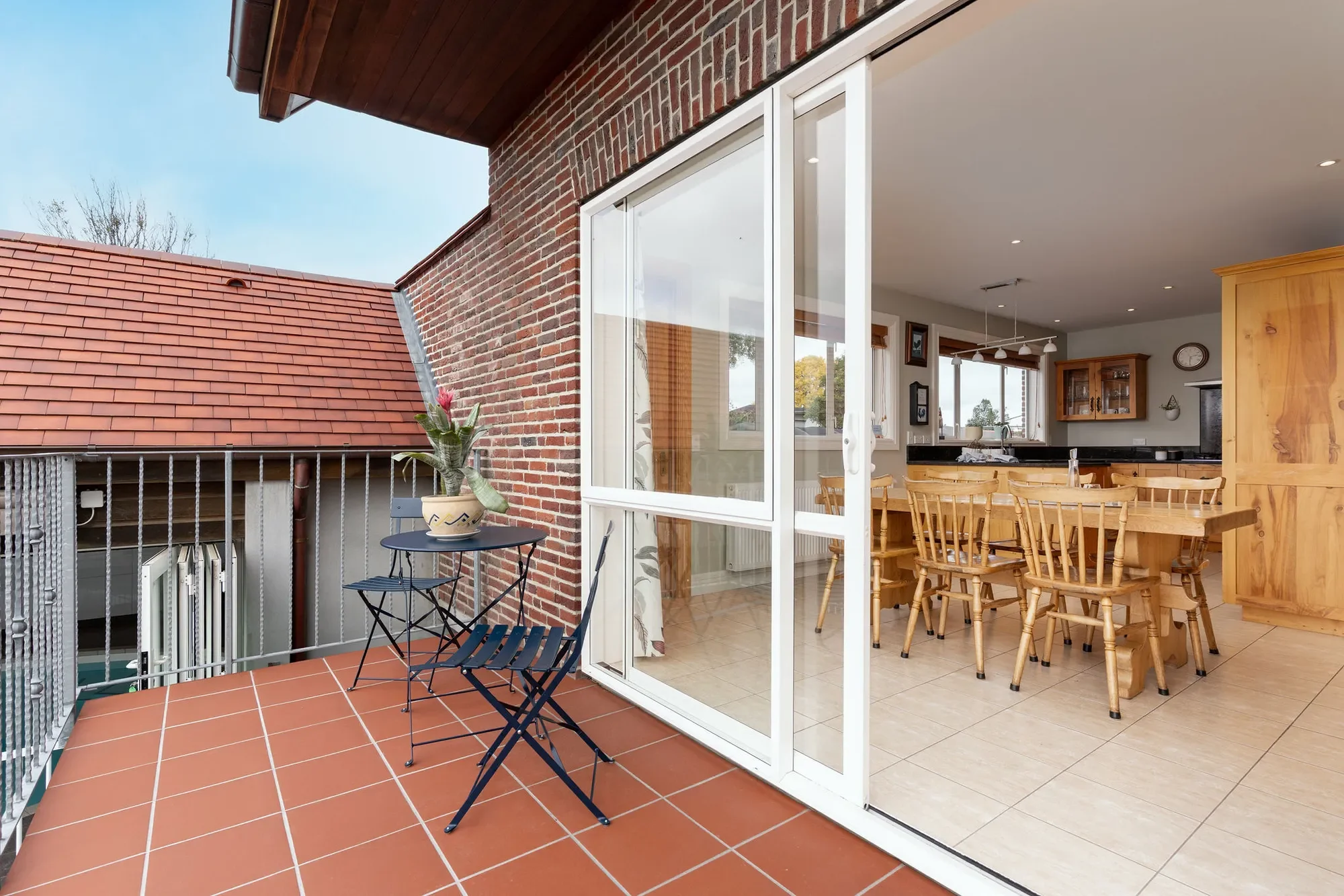 Exterior photo 4