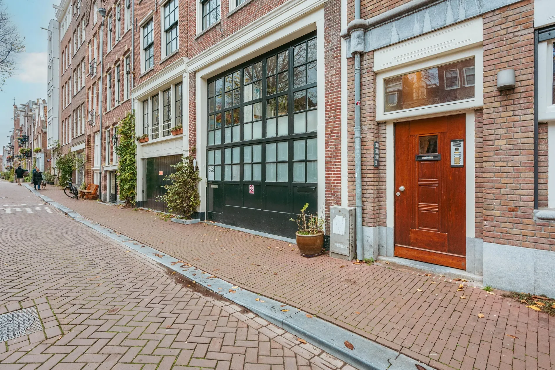 Exterior photo 4