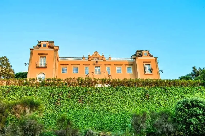 Historical Mansion built in 1920, with swimming pool, gardens and furniture included in Silves