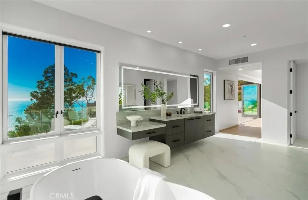31 N Vista De Catalina, Laguna Beach, California, United States. - Photo 56