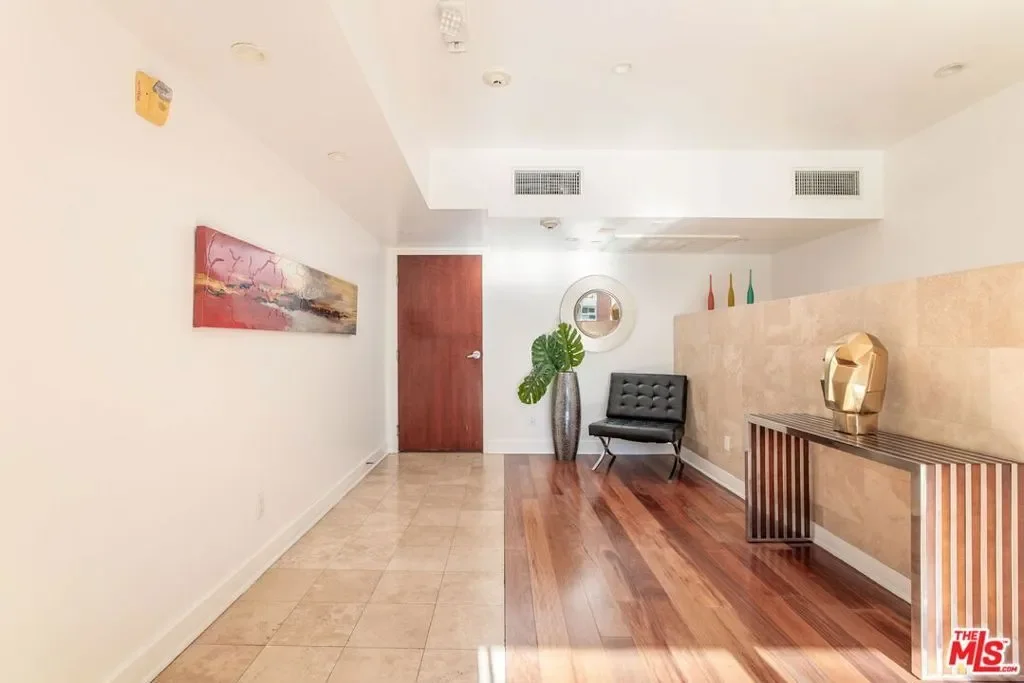 8788 Shoreham Drive 43, Los Angeles, California, United States. - Photo 3