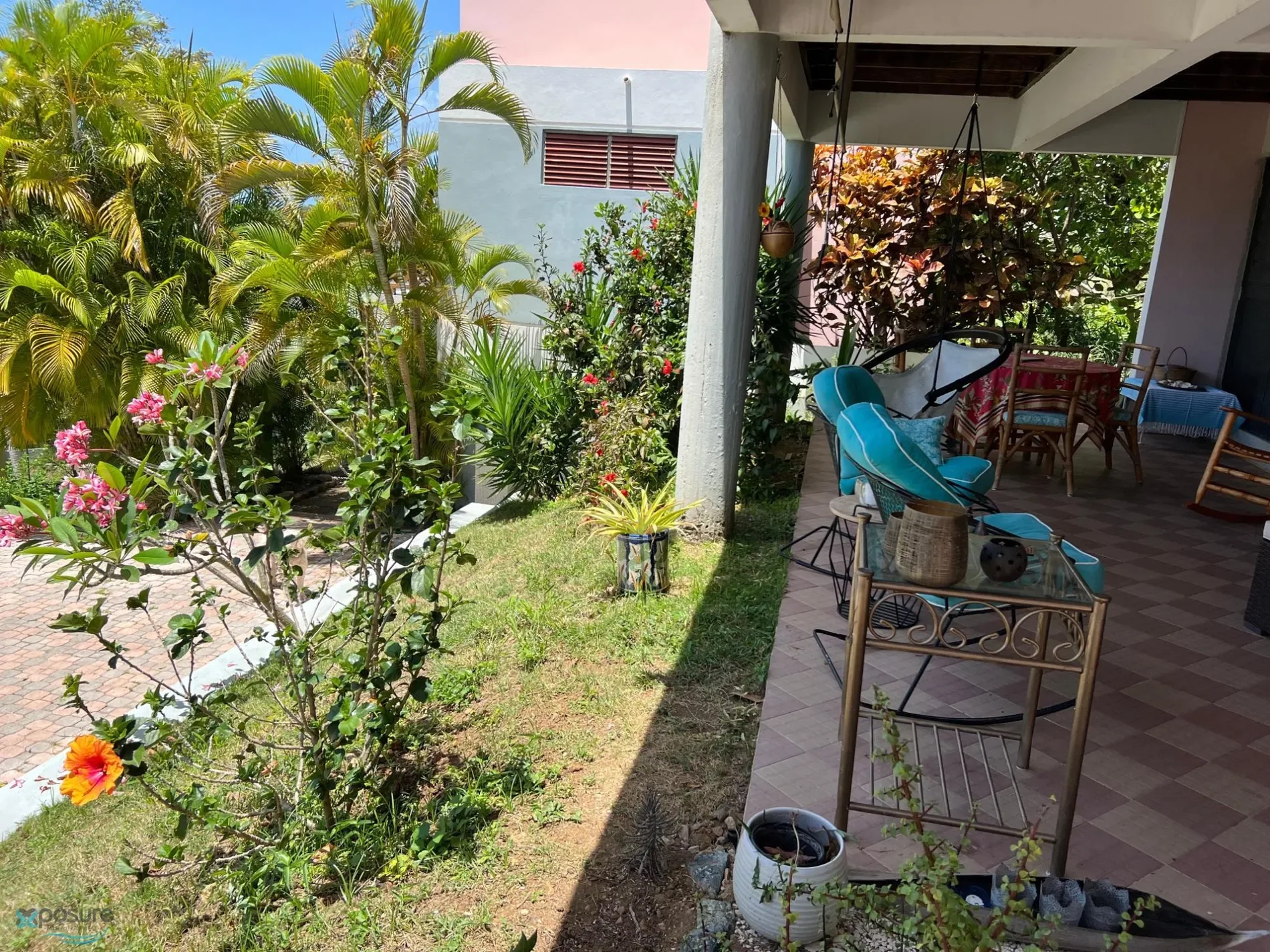Exterior photo 6