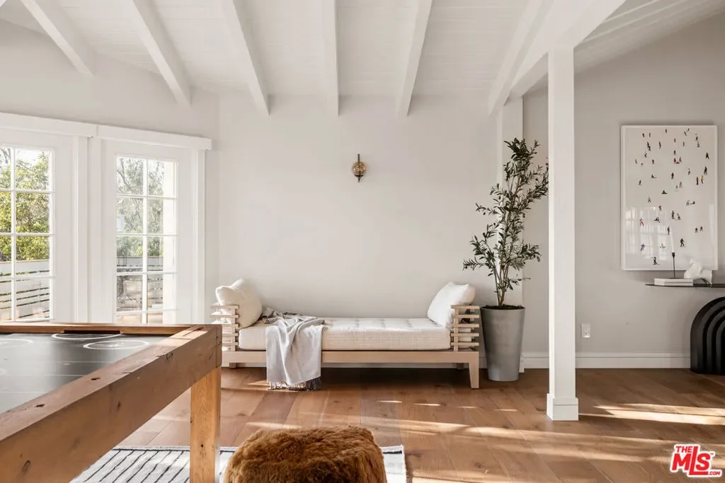 12417 Mulholland Drive, Los Angeles, California, United States. - Photo 24