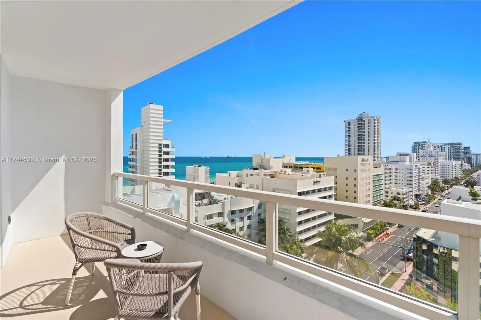 4401 COLLINS AV 1206, Miami Beach, Florida, United States. - Photo 2