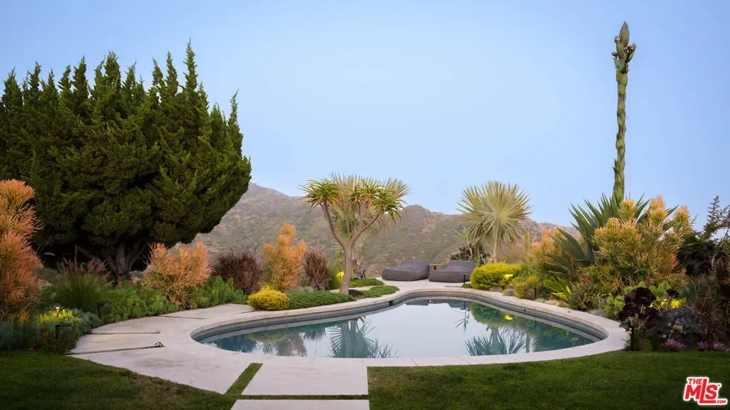 3306 Deronda Drive, Los Angeles, California, United States. - Photo 3