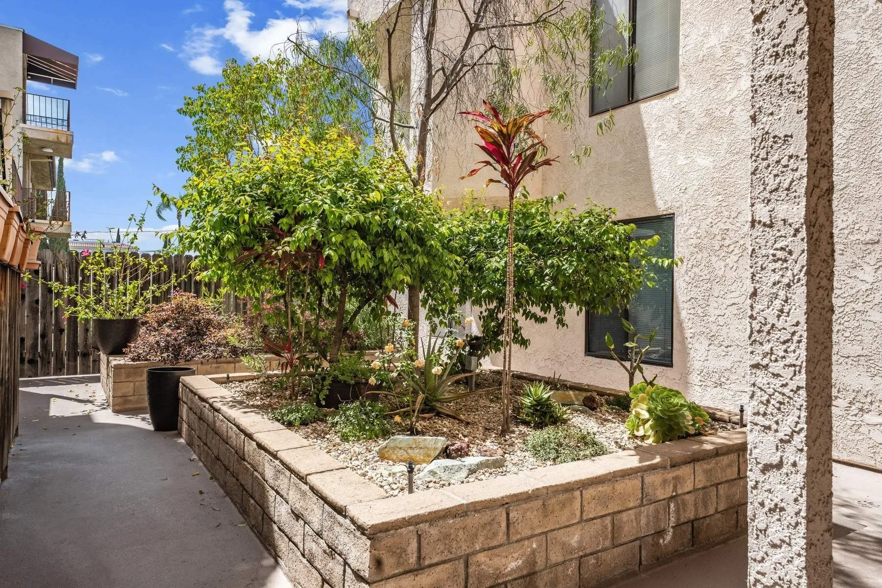 11939 Weddington Street 313, Valley Village, CA 91607, Los Angeles, California, United States. - Photo 31