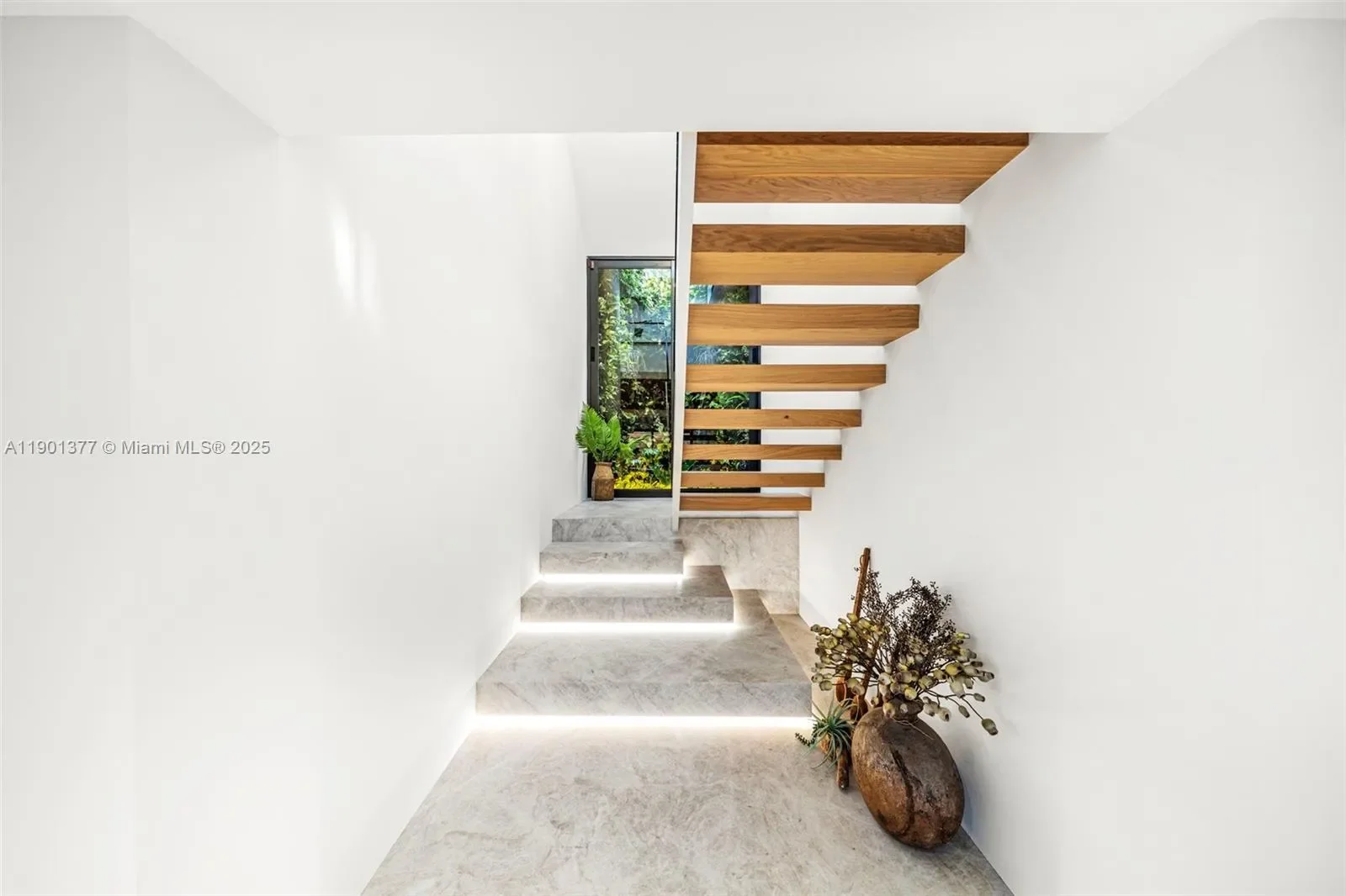 1815 Fairhaven Pl, Miami, Florida, United States. - Photo 12