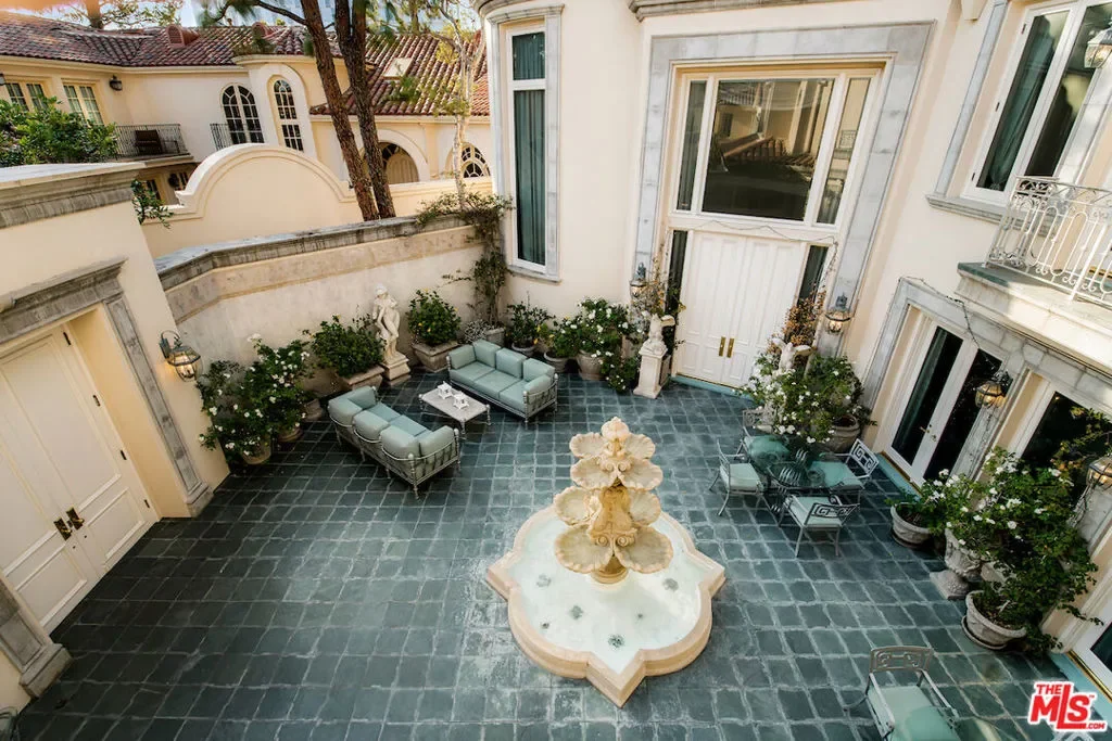 10275 Century Woods Drive, Los Angeles, California, United States. - Photo 8