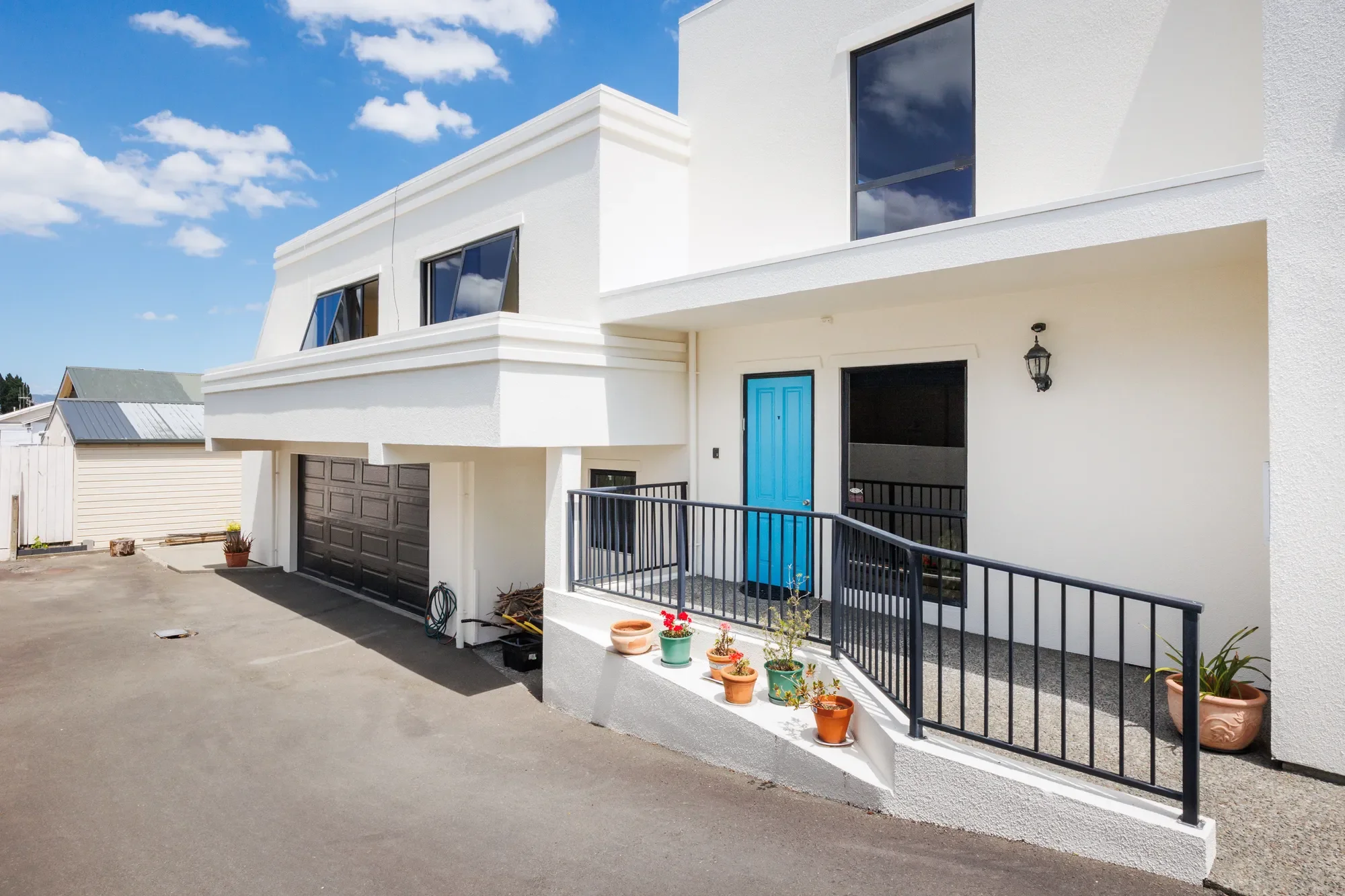 Exterior photo 2
