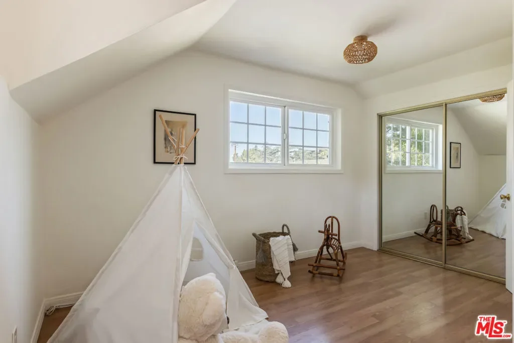 1945 Yosemite Drive, Los Angeles, California, United States. - Photo 1