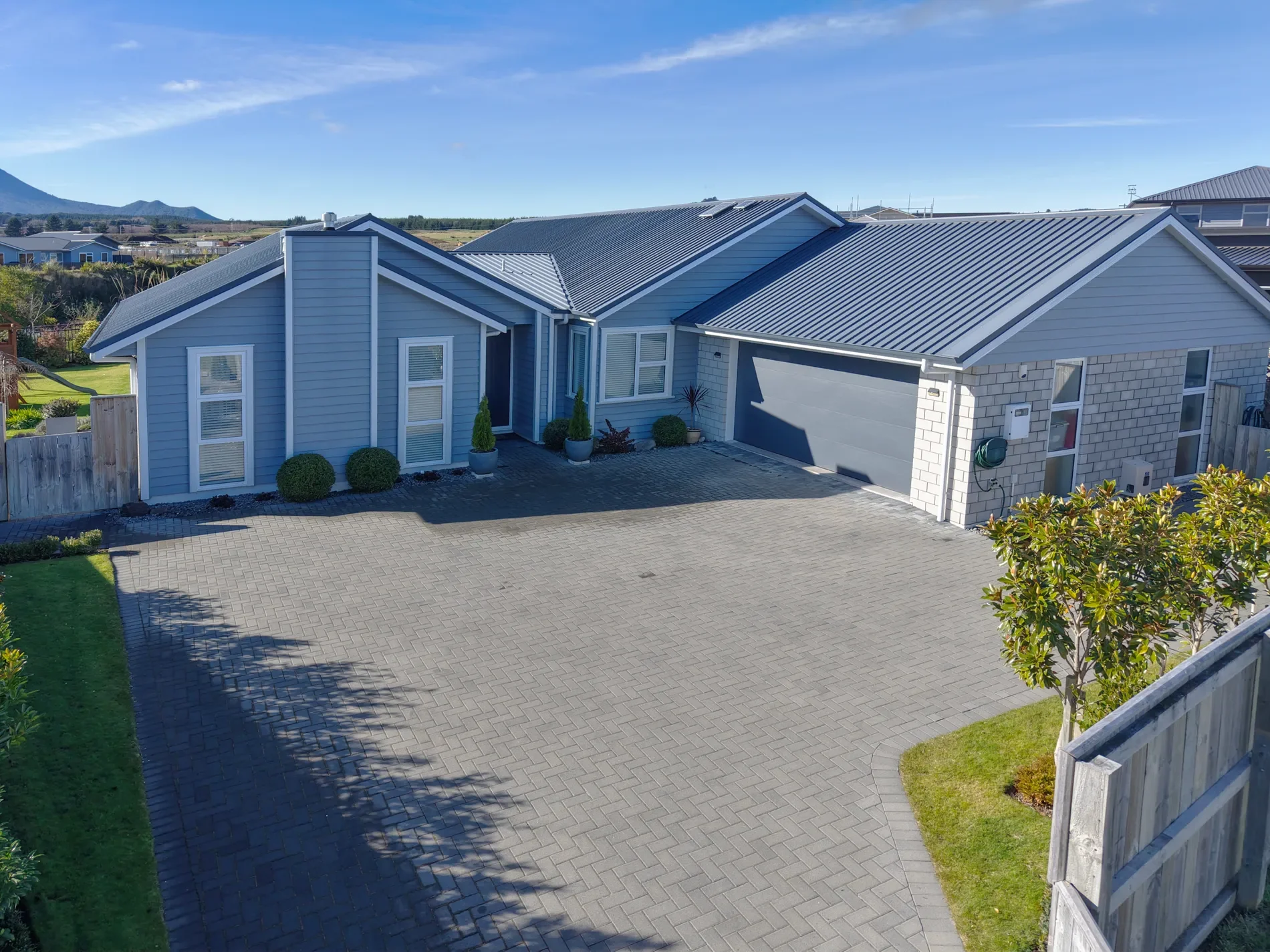 Exterior photo 7