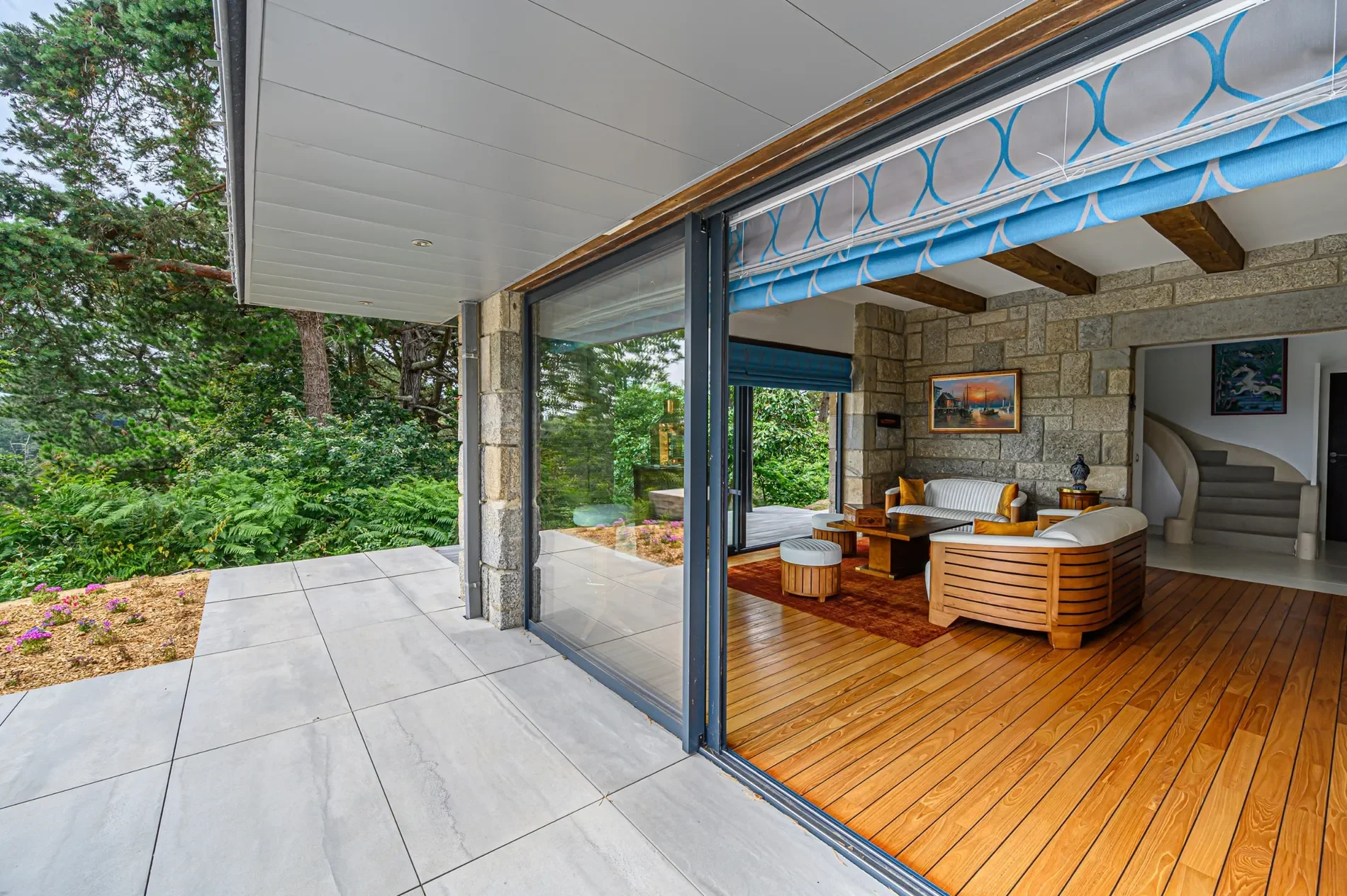 Exterior photo 2