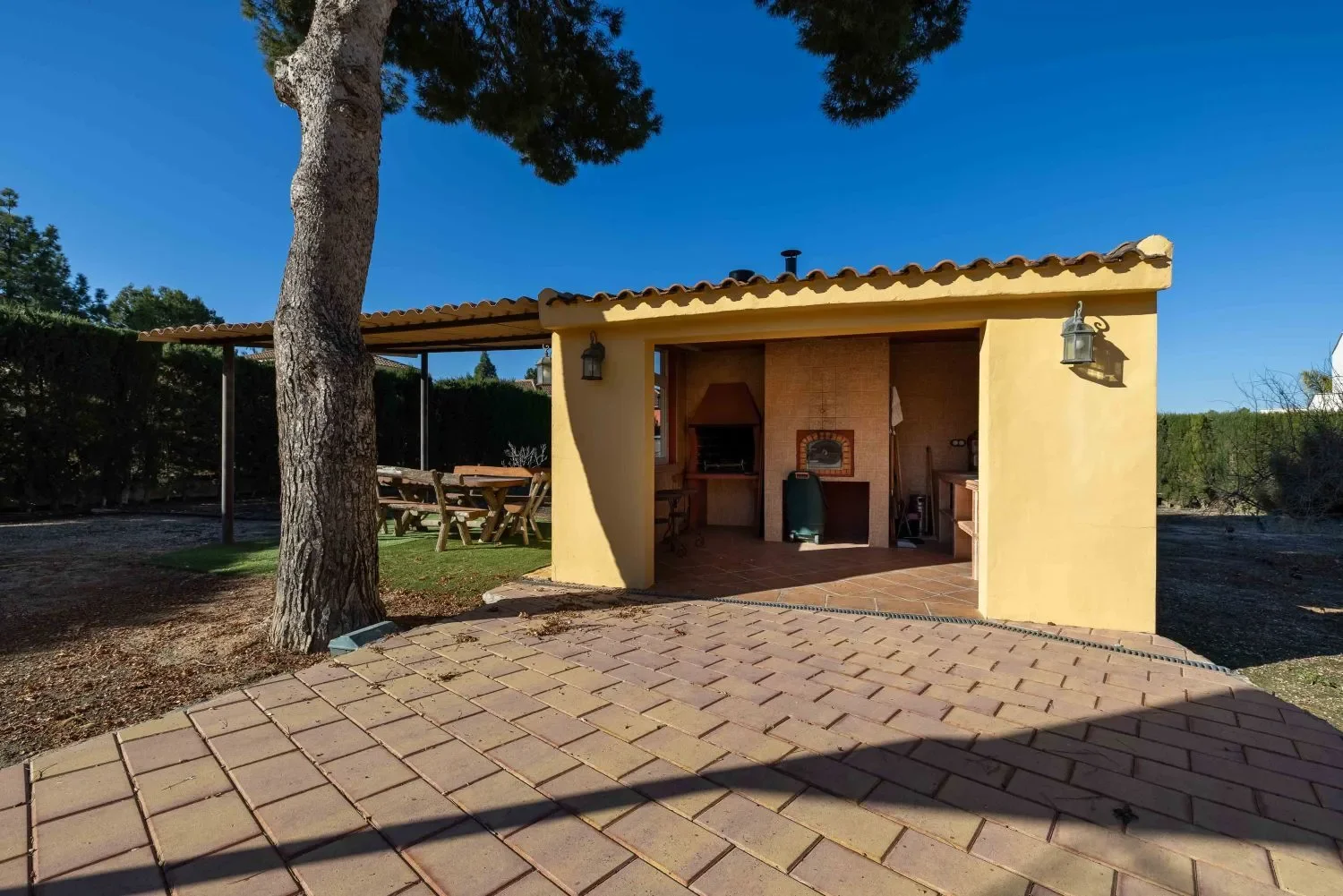 Exterior photo 7
