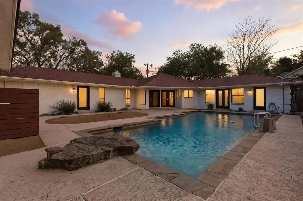2201 Mistletoe Boulevard, Fort Worth, Texas, United States. - Photo 23