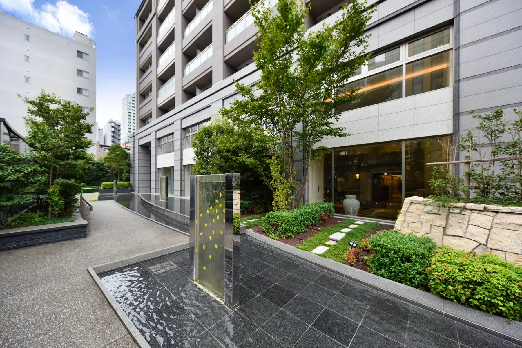 Exterior photo 3