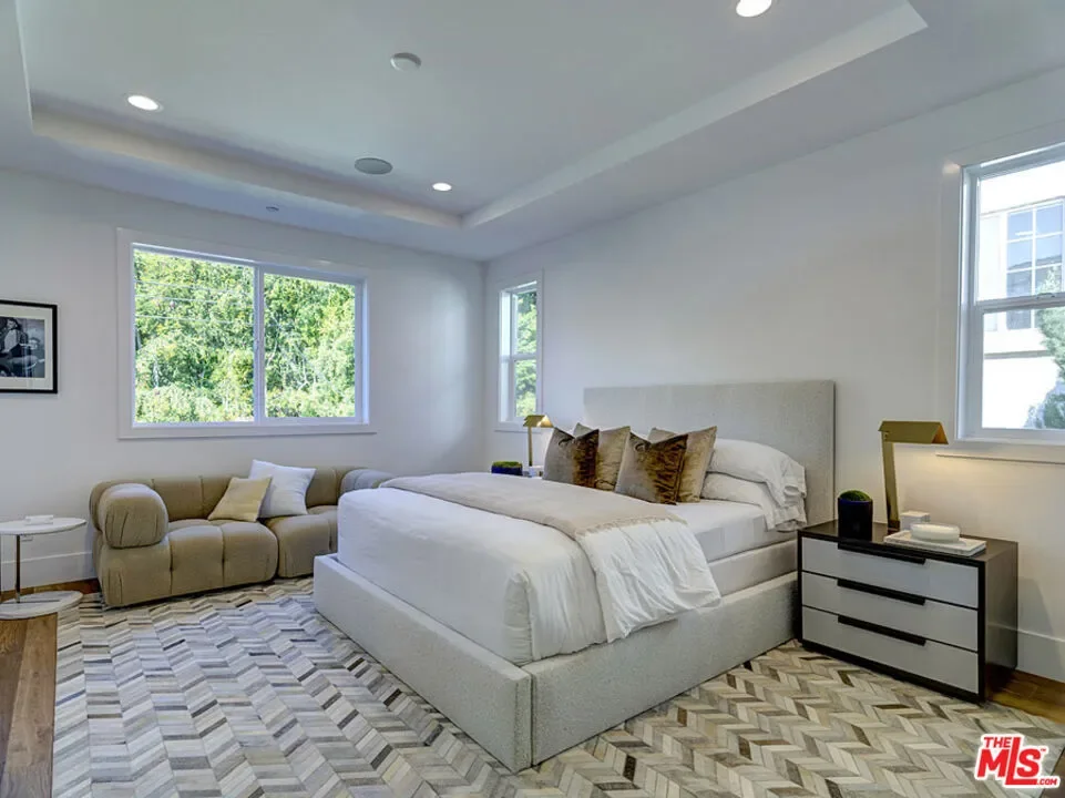 4747 Ambrose Avenue, Los Angeles, California, United States. - Photo 20