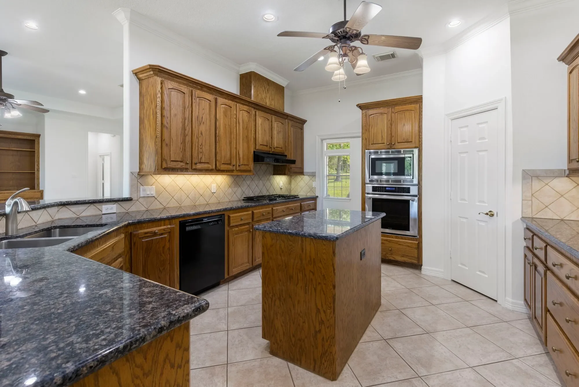 132 Lyndsey Drive, Montgomery, TX 77316, Montgomery, Texas, United States. - Photo 22