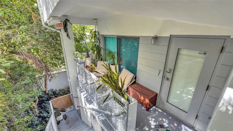 734 Michigan Ave 7, Miami Beach, Florida, United States. - Photo 2