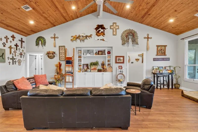 851 Hood Court, Granbury, Texas, United States. - Photo 13