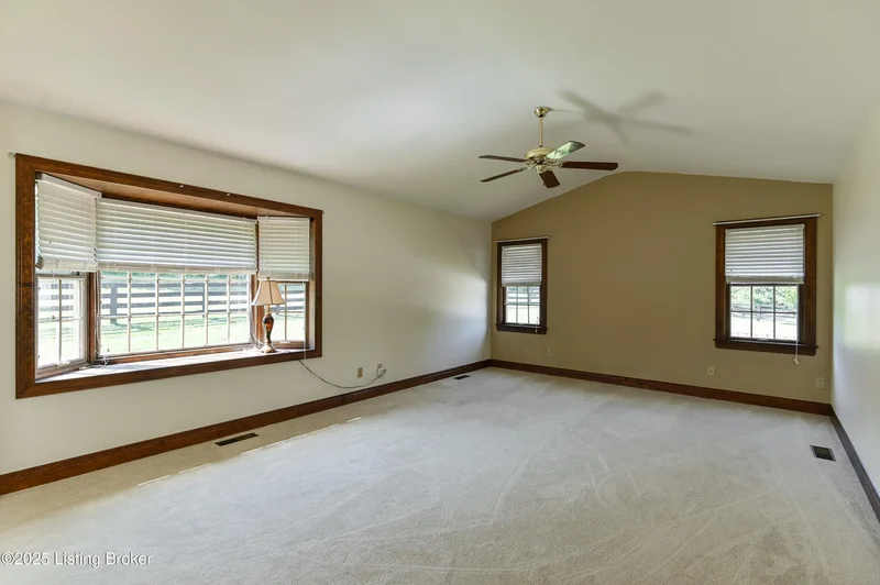 18240 Hobbs Creek Rd, Fisherville, KY 40023, Watterson Park, Kentucky, United States. - Photo 20
