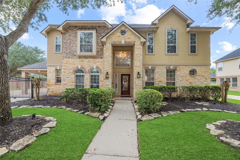 5 Bedrooms Single Family Detached