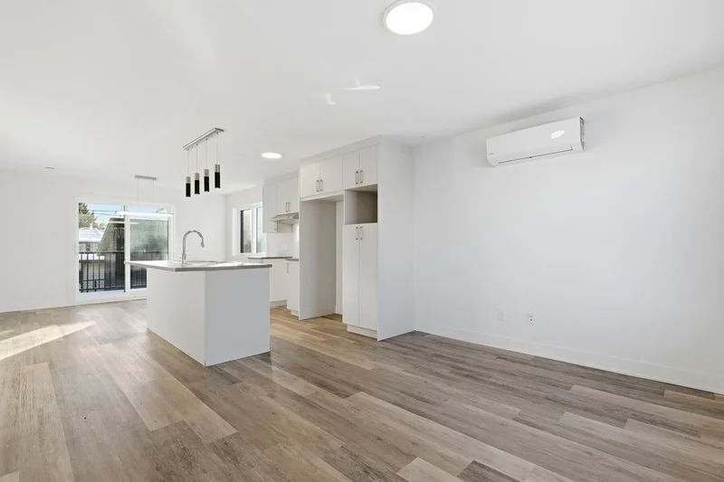 82-86 Rue Montcalm, Le Vieux Longueuil, QC J4J2K6, Longueuil, Quebec, Canada. - Photo 4