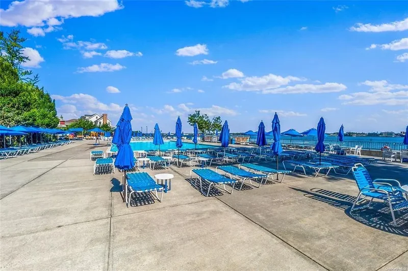 162-21 Powells Cove Boulevard, New York, New York, United States. - Photo 2