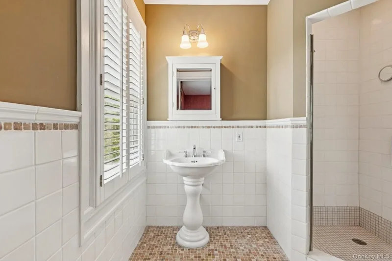 90 Thompson Avenue, Babylon, NY, 11702, USA, Babylon, New York, United States. - Photo 7