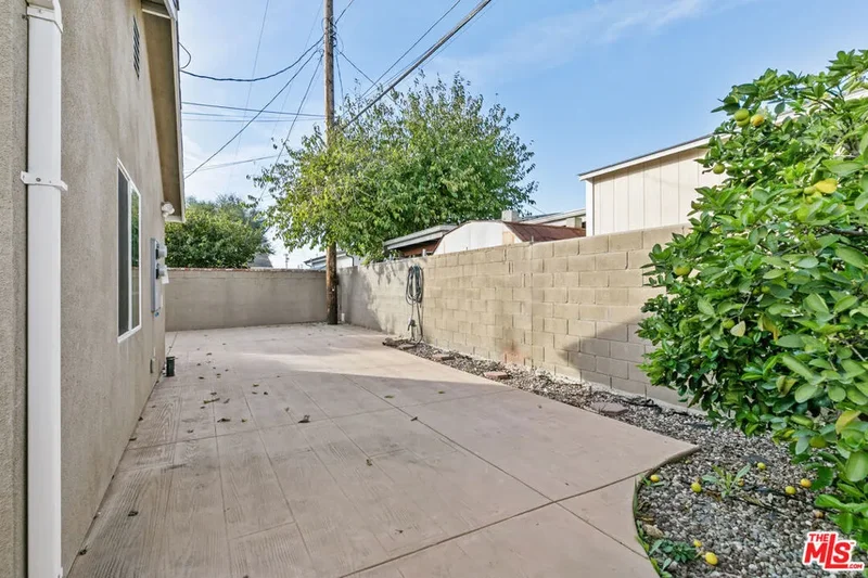 10823 Cantara Street, Los Angeles, California, United States. - Photo 35