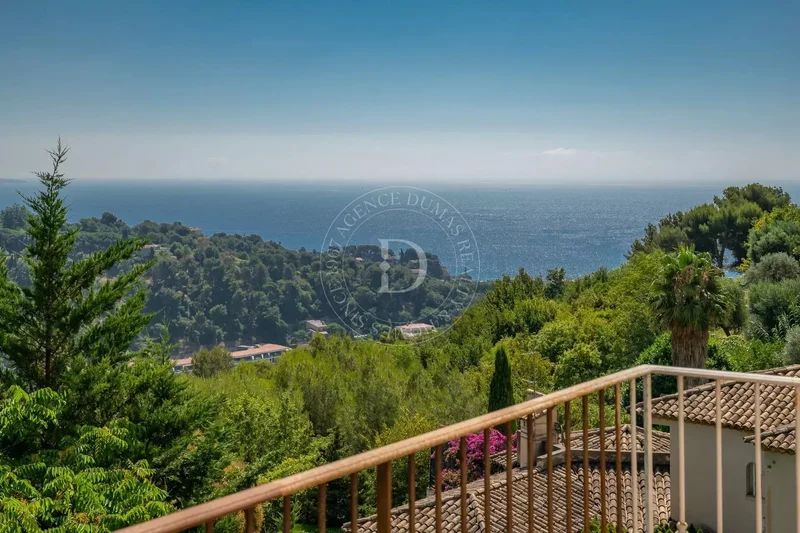 Family home with sea and mountain views, in absolute peace and quiet