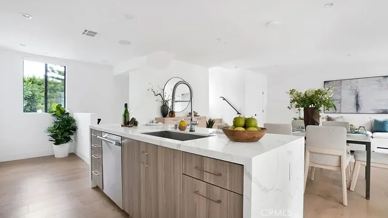 741 N Gramercy, Los Angeles, California, United States. - Photo 15