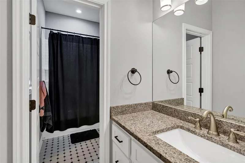 Single Family Residence in Granbury