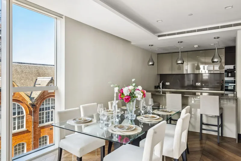 Balmoral House, Earls Way, London, England, United Kingdom. - Photo 19
