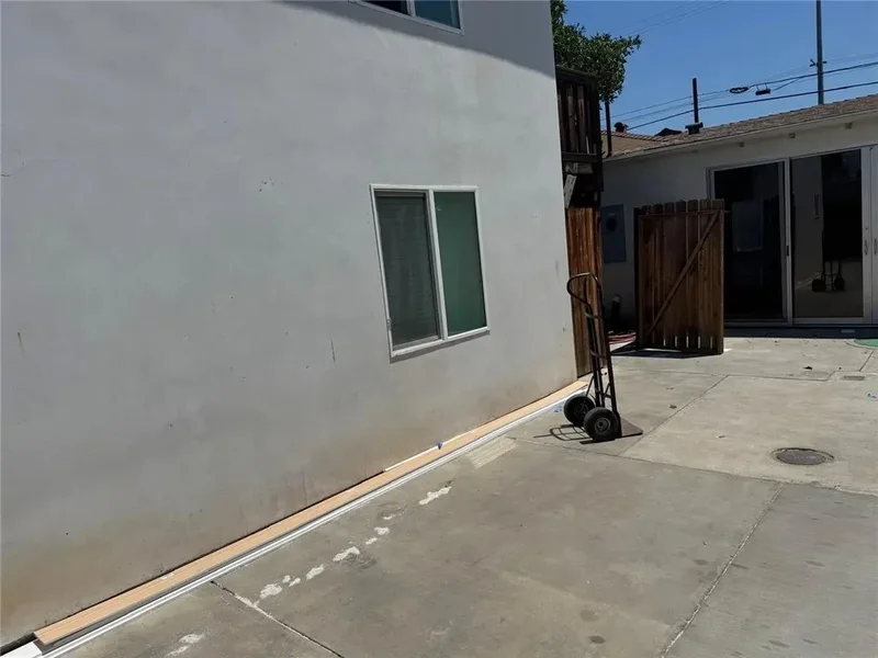 17119 Saticoy street, Los Angeles, California, United States. - Photo 17