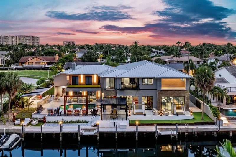 Single Family Residence in Boca Raton