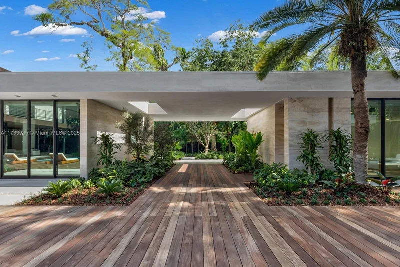 4040 Kiaora St, Miami, Florida, United States. - Photo 10