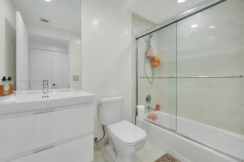 17301 Biscayne Blvd #910, Golden Beach, Florida, United States. - Photo 16